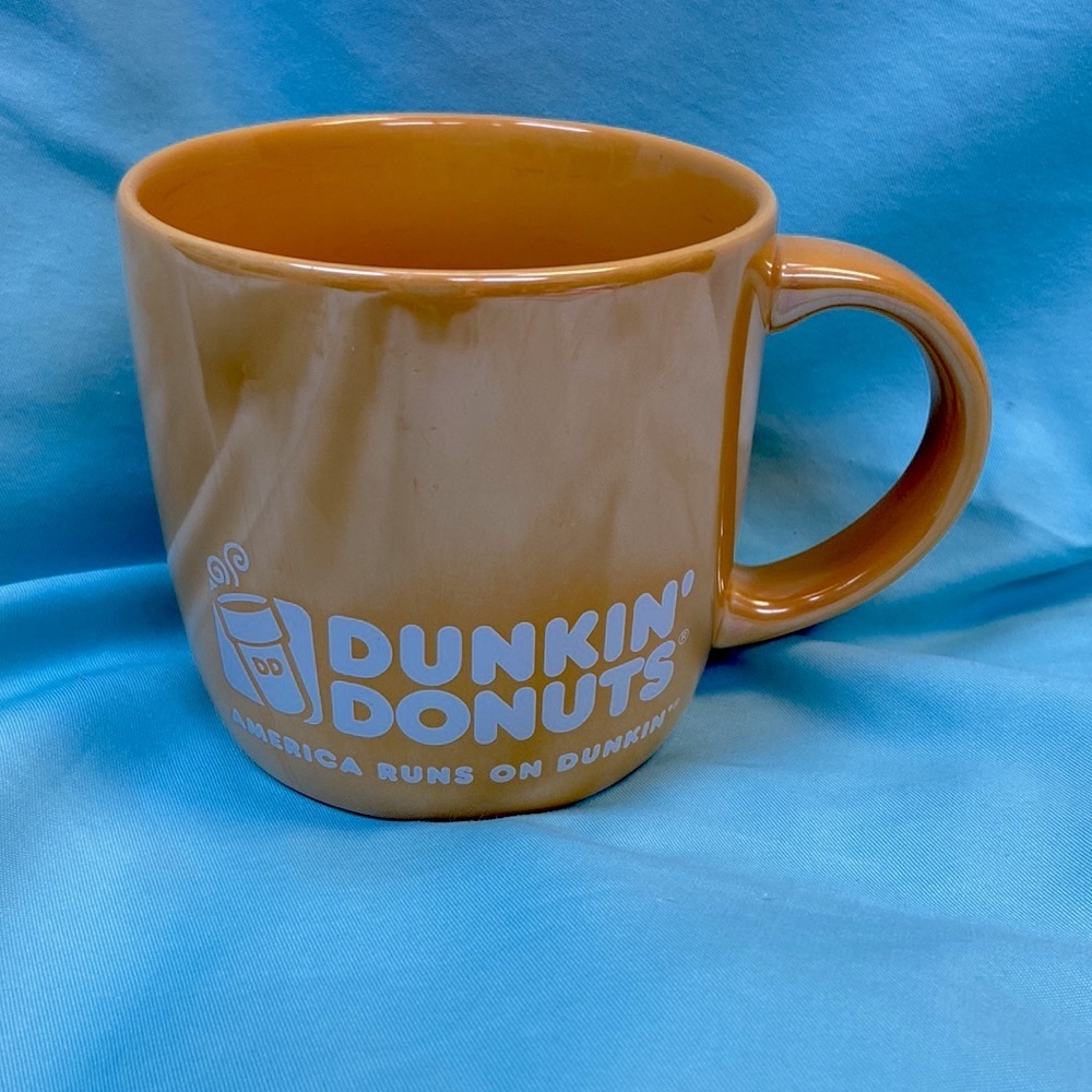 Dunkin’ Donuts Gold Mustard Yellow Coffee Mug America Runs On Dunkin 2014